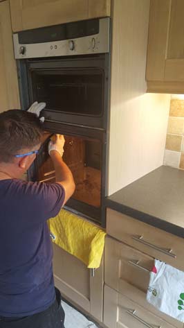 Kev Cleaning an Oven